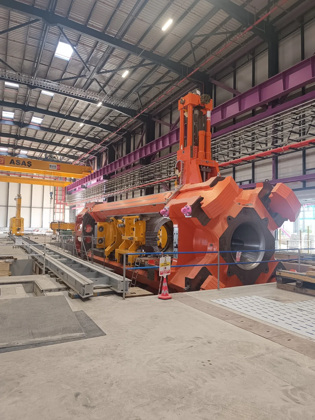 Press frame standing on its foundation in the extrusion hall