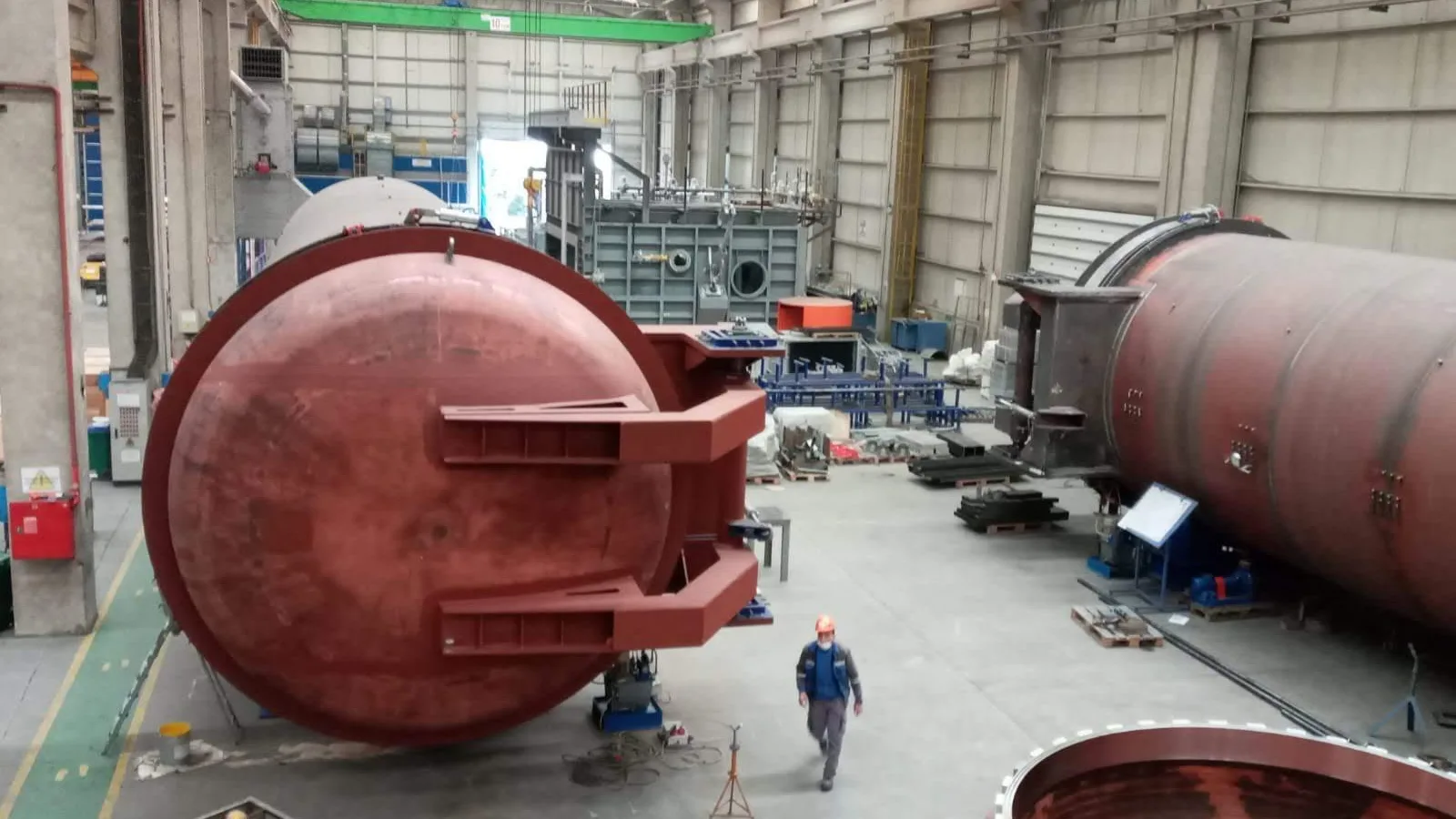 Large pressure vessel prepared for installation