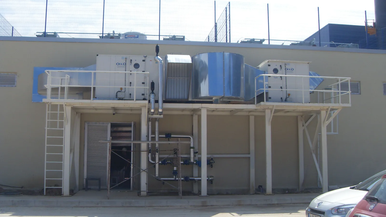 Outdoor plant equipment on a steel platform