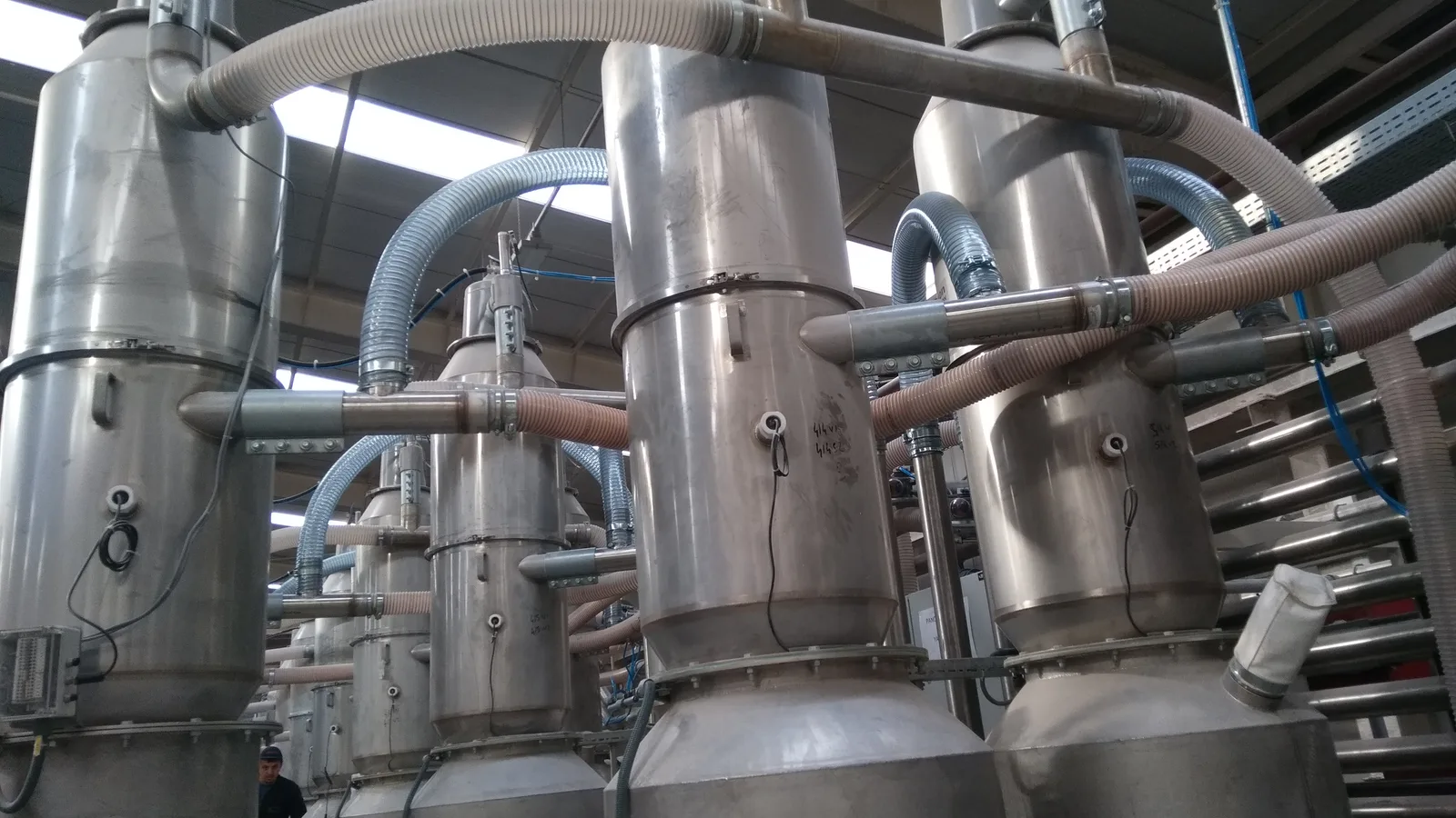 Stainless process vessels and connecting pipework